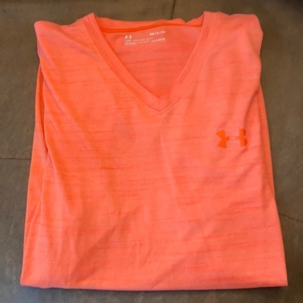 𝅺men’s orange Under Armour v-neck Shirt